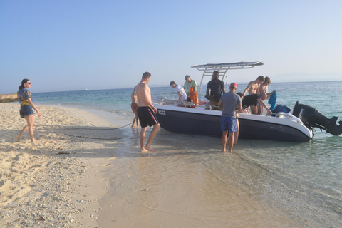 Hurghada: 4 Island Hopping Tour Dolphin, Snorkeling &amp; LunchPrivate Speedboat trip