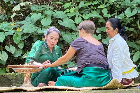 Ubud: Palm Reading and Trauma Healing Therapy
