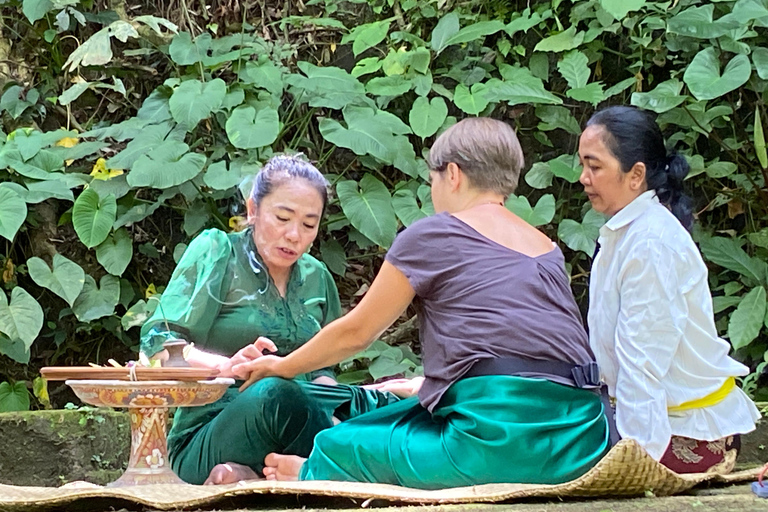 Ubud: Palm Reading and Trauma Healing Therapy
