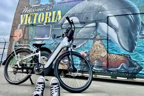 Victoria City Highlights Bike Tour - Castle Hoods & Legends