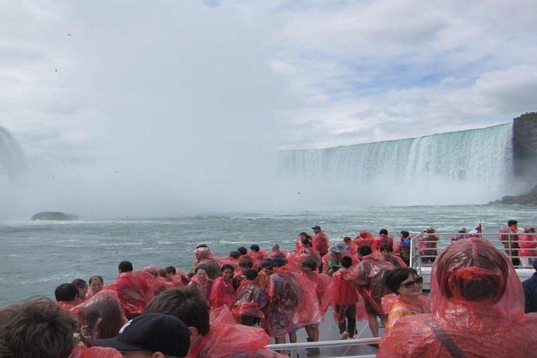 Visite des chutes du Niagara au départ des chutes du Niagara, CanadaExcursion aux chutes du Niagara avec bateau, voyage, Skylon et déjeuner