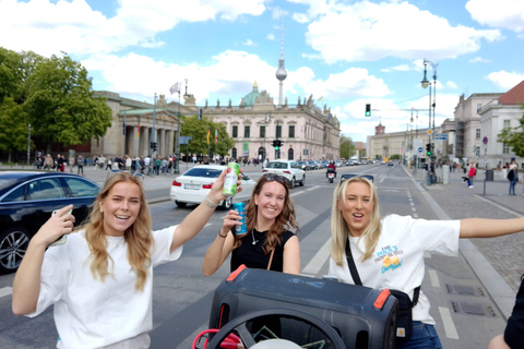 Bierfiets &amp; Partyfiets: Onvergetelijke stadstour door Berlijn incl. pick-up