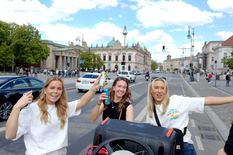 Bierfiets &amp; Partyfiets: Onvergetelijke stadstour door Berlijn incl. pick-up