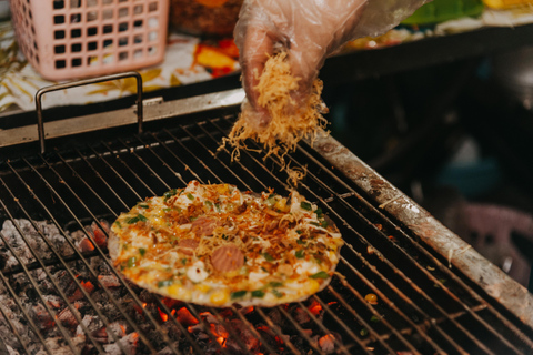 Street Food och sightseeing kvällstur | Ao Dai kvinnlig ryttareKvinnlig förare | 12 Provsmakningar &amp; Sightseeing med skoter