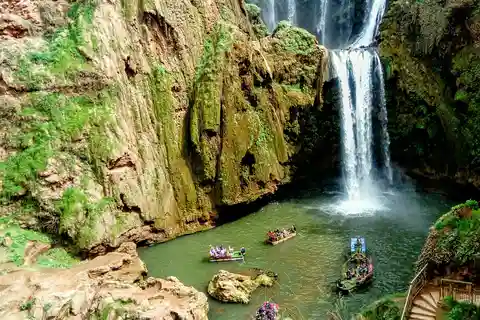 De Marrakech: Viagem guiada às cachoeiras de Ouzoud e passeio de barco