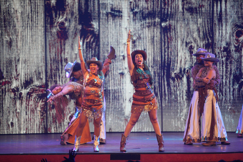 RIO: ROXY DINNER SHOW: DINNER AND A SHOW THAT HUGS