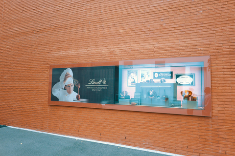 Lucerne: Lindt Chocolate Premium Tour W/ Pickup &amp; Photoshoot