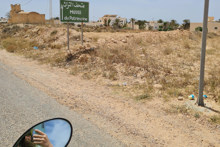 Djerba: visita guiada de scooter por Guellala e AghirDjerba: Visita guiada de scooter a Guellala e Aghir
