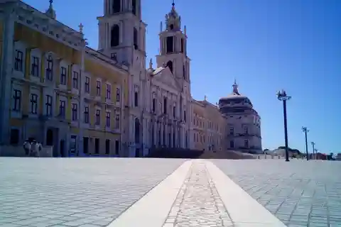 Lisbona: Escursione al Palazzo di Mafra, al Sobreiro e a Ericeira