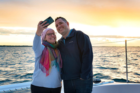 Brisbane: Moreton Bay Sunset Cruise with Drink and Snacks