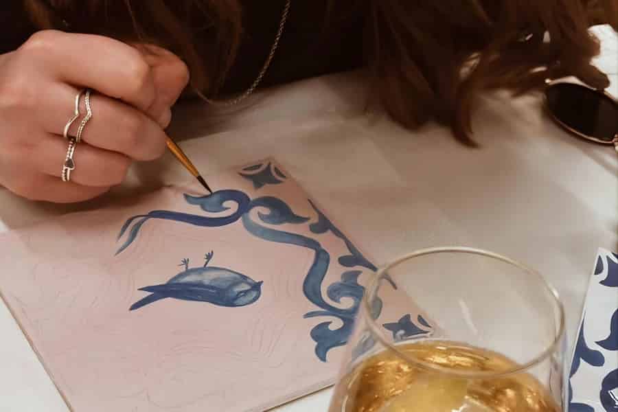 Porto: Fliesenmalerei und Cocktails im Stadtzentrum von Porto. Foto: GetYourGuide Porto: Fliesenmalerei und Cocktails im Stadtzentrum von Porto. Foto: GetYourGuide