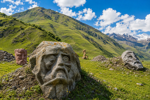 From Stepantsminda: Kazbegi Private 4x4 Trip with Driver