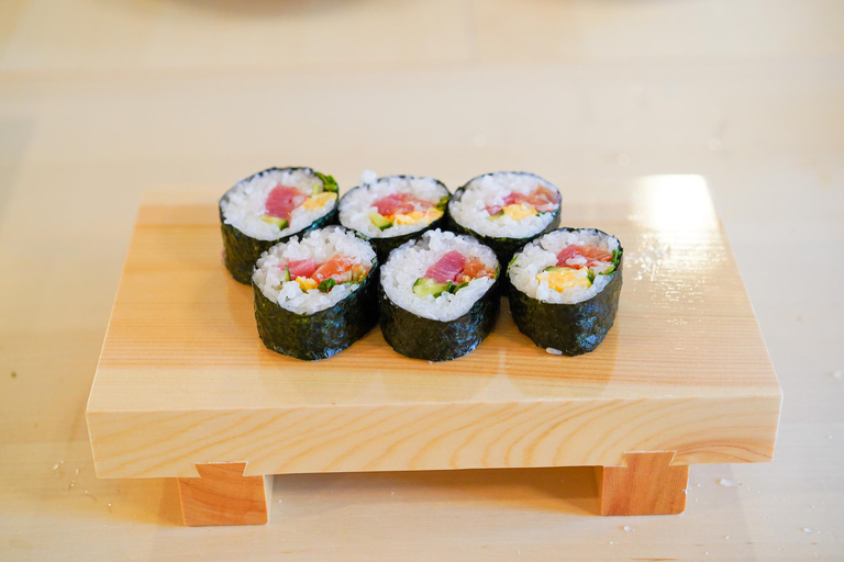 Tokio: Lekcja gotowania sushi z degustacją sake