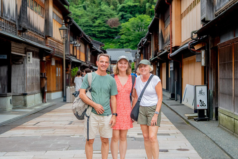 Kanazawa: Private 5 Must-Sees Walking Tour with DSLR Photos