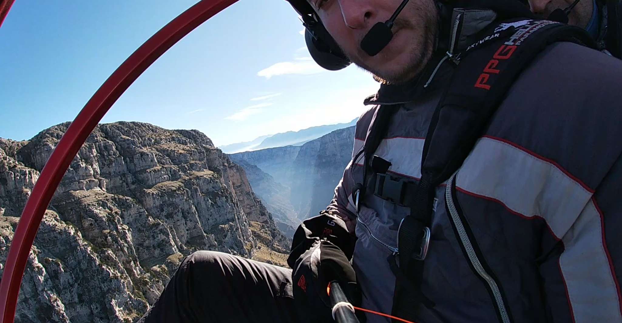 Tandem flight with paramotor from above ioannina zagori - Housity