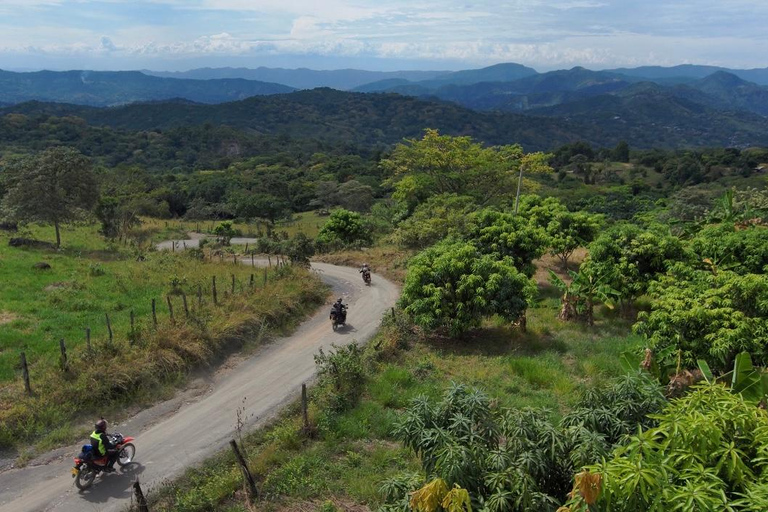 Von Bogota aus: 4-tägige Motorradtour zur Tatacoa-Wüste