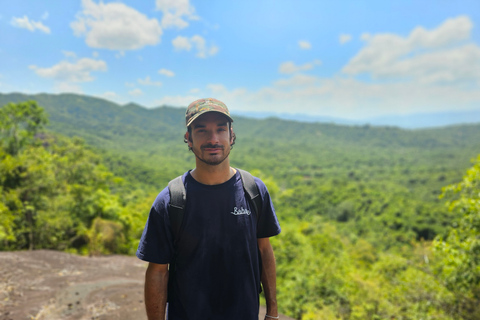 Santuario de My Son y Senderismo de Montaña - PeregrinaciónMi hijo Santuario Viaje de madrugada