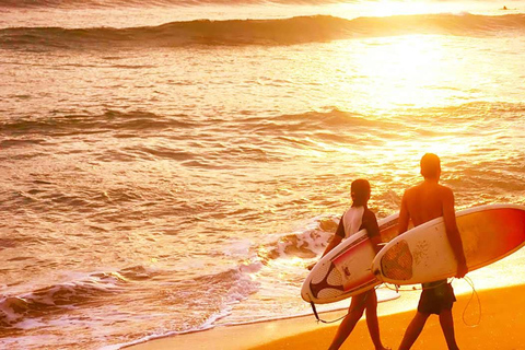 Stranden i Jaco Surfing i Costa Rica - Alla nivåer och åldrar