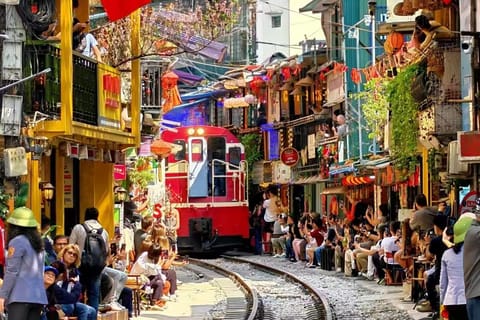 Hanoi After Dark: Train Street& Old Quarter Nightlife - Image 2