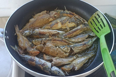 Athènes : Expérience de pêche sur un bateau avec repas de fruits de mer