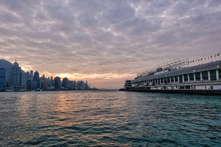 Hong Kong: Private Highlights Tour with Lunch & Hotel Pickup