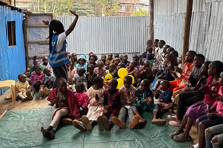 Nairobi: Voluntariado num centro de acolhimento de criançasNairóbi: Voluntário em um lar de crianças na favela de Kibera