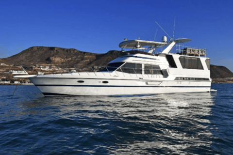 La Paz: Deluxe Yacht Adventure with Paddleboarding