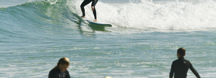 Peniche : cours de surf pour débutants, intermédiaires et confirmés