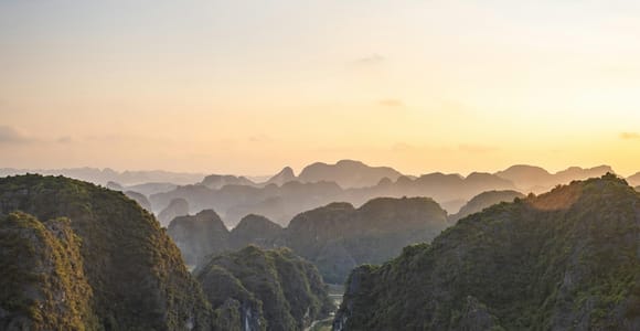 Hanoi: Trang An, Am Tien Cave & Mua Cave Golden Hour Tour