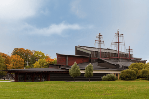 Wycieczka z przewodnikiem po Muzeum Vasa z biletem wstępuMuzeum Vasa i przejażdżka bryczką Wycieczka z przewodnikiem z biletem wstępu