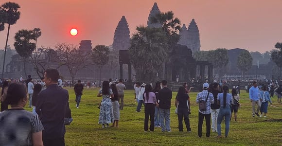 Siem Reap: Angkor Wat Sunrise, Breakfast & Monk Blessing