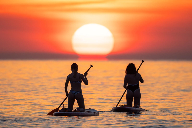 Barcelona: Paddleboarding al Amanecer con Instructor y Fotos