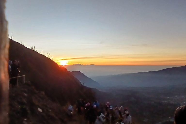 Från Yogyakarta: Tumpak Sewu &amp; Mount Bromo soluppgångsturDelad tur med logi och inträdesbiljett