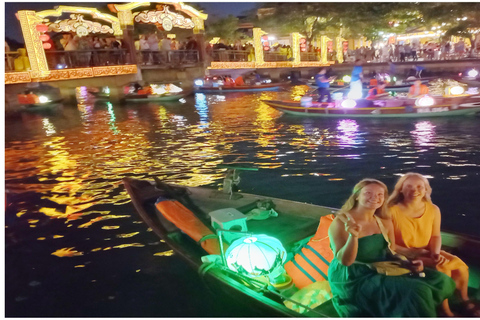 Hoi An : Lantern Boat Trip with flower Lanterns . Hoi An Lantern Boat Trip