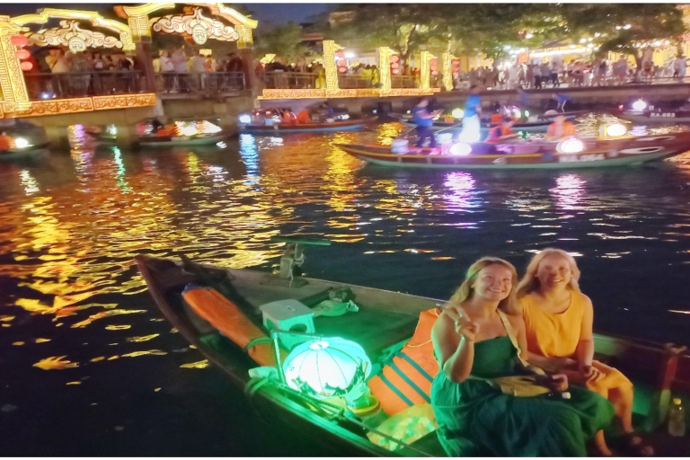 Hoi An : Lantern Boat Trip with flower Lanterns . Hoi An Lantern Boat Trip