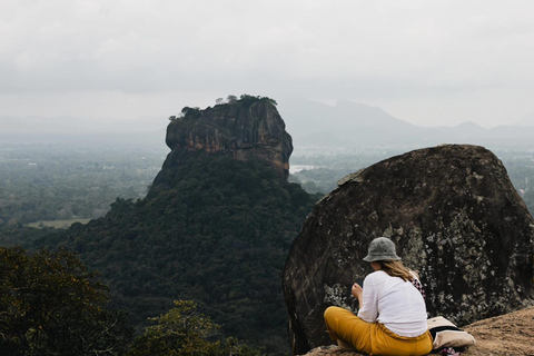 Colombo: a la Roca de Pidurangala y Excursión al Pueblo con Safari