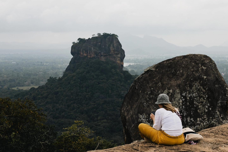 Colombo: a la Roca de Pidurangala y Excursión al Pueblo con Safari