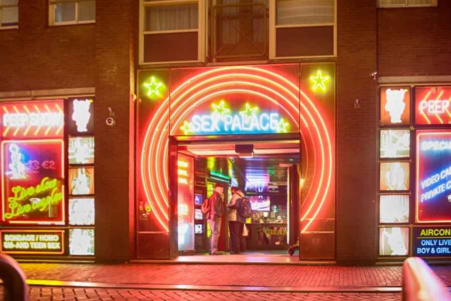 Amsterdam: Rotlichtviertel- und Coffeeshop-Tour. Foto: GetYourGuide