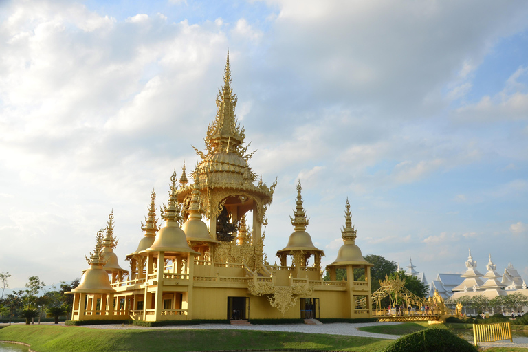 From Chiang Mai: Chiang Rai's Temples and Golden Triangle White Temple, Blue Temple, Wat Phra Keaw and Golden Triangle