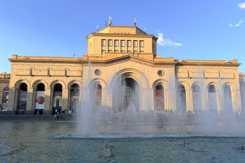 Yerevan: Guided Walking Tour with Vernissage Market Visit