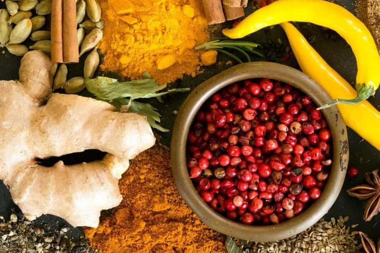 ZANZIBAR: Kryddodling, Stone Town-rundtur och Makachu DiversPRIVAT TUR TRANSFER INGÅR EJ