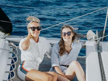 Milos: Full-Day Premium Catamaran Cruise Kleftiko & Polyegos