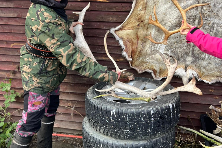 Levi: Herfstwandeling en bezoek aan rendierboerderijHerfstwandeling en bezoek aan rendierboerderij