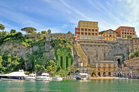 De Sorrento a Capri y Positano: tour privado en barcoDe Sorrento a Capri y Positano: tour privado en lancha motora