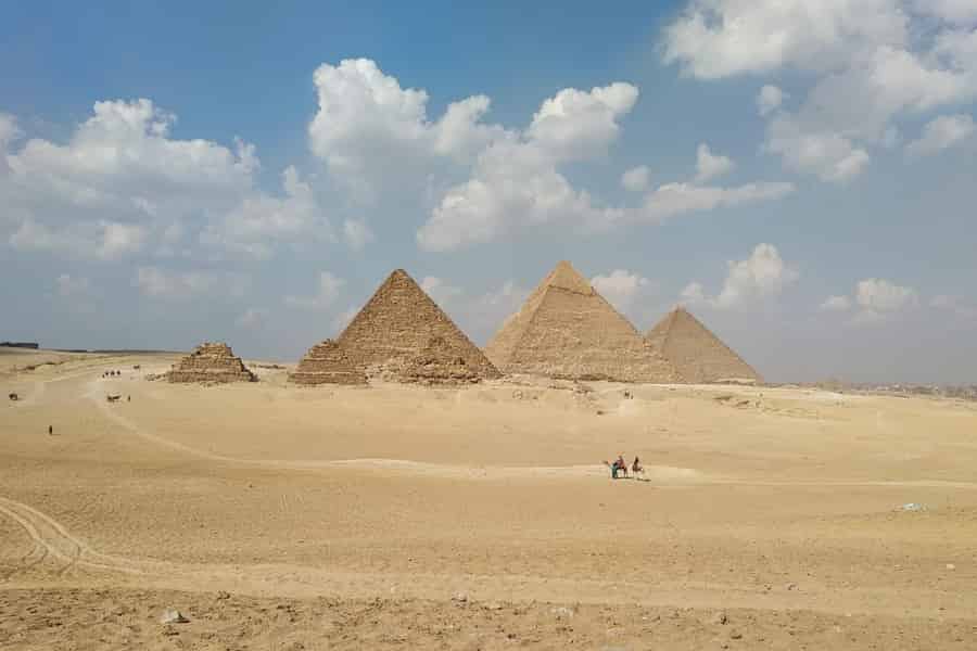 Von Hurghada nach Kairo: Innenbereich der Cheops-Pyramide, Altstadt von Kairo & Basar. Foto: GetYourGuide Von Hurghada nach Kairo: Innenbereich der Cheops-Pyramide, Altstadt von Kairo & Basar. Foto: GetYourGuide