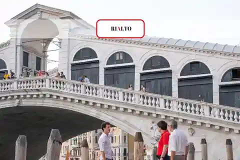 Venice: Rialto Bridge & Offbeat Unusual Venice Walking Tour