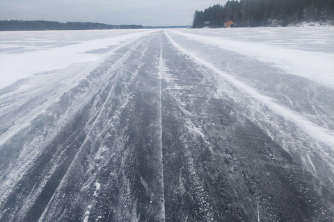 Levi: Guided Ice Skating Tour with Campfire Snack