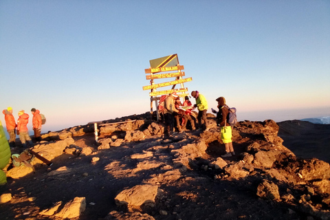 6 dagars fullmåneklättring på Kilimanjaro via Rongai-rutten