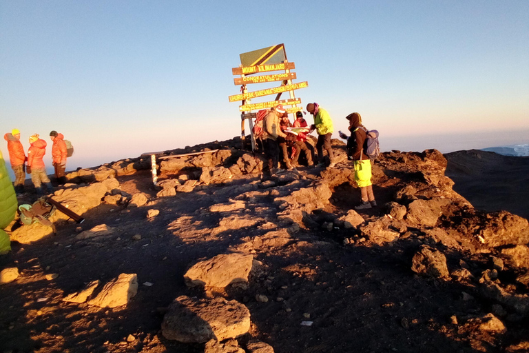 6 dagars fullmåneklättring på Kilimanjaro via Rongai-rutten