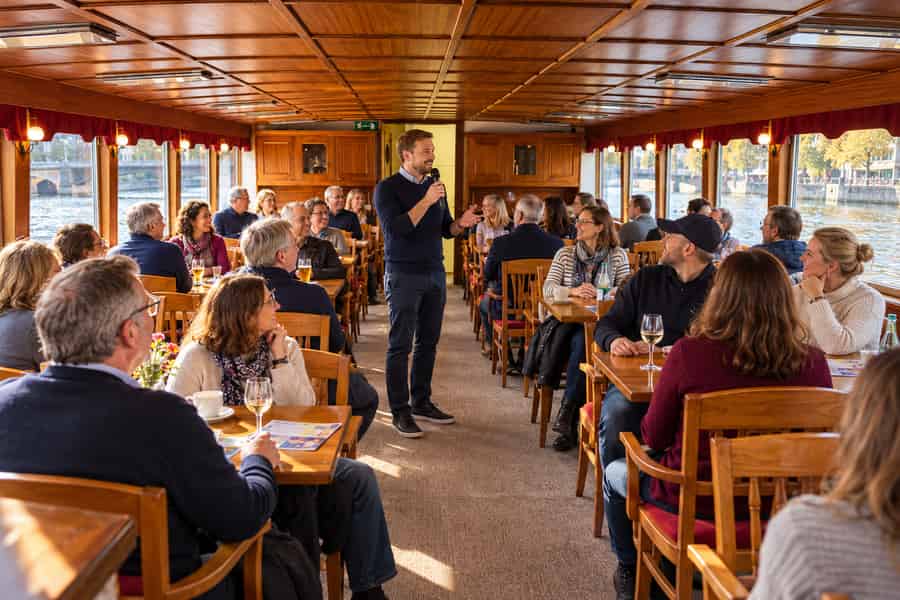 Bootstour in Berlin mit Blick auf Sehenswürdigkeiten und Live-Guide DE/EN. Foto: GetYourGuide Bootstour in Berlin mit Blick auf Sehenswürdigkeiten und Live-Guide DE/EN. Foto: GetYourGuide